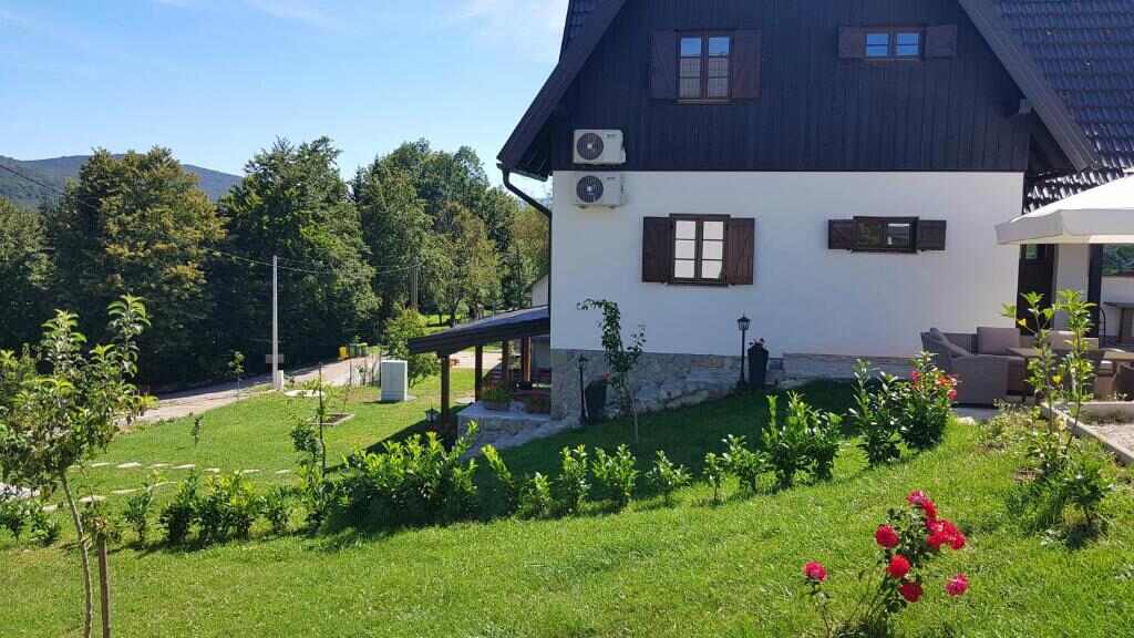 B&B Plitvice Lakes Villa Prica - house and garden in Plitvica Selo, Croatia